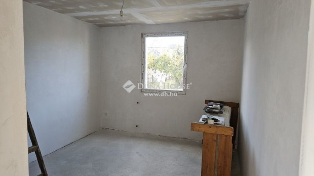 S�rbog�rdi 126 nm-es h�z elad�