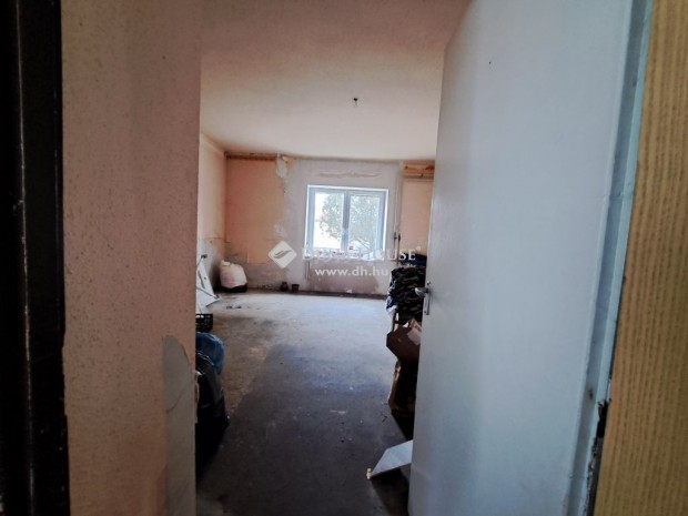 S�rbog�rdi 134 nm-es h�z elad�