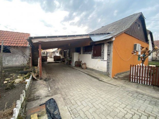 S�rbog�rdon csal�di h�z elad�