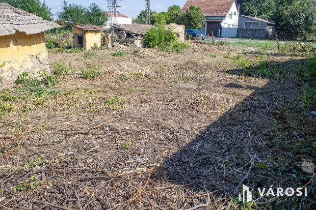 Sarkad kedvelt v�rosr�sz�n elad�  �p�t�si telek