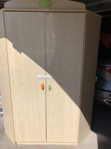 Sarokszekr�ny, gyerekszekr�ny, sarok szekr�ny