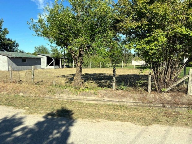 Saroktelek elad� vagy kiad� Nemesg�rzs�ny csendes, term�szetk�zeli