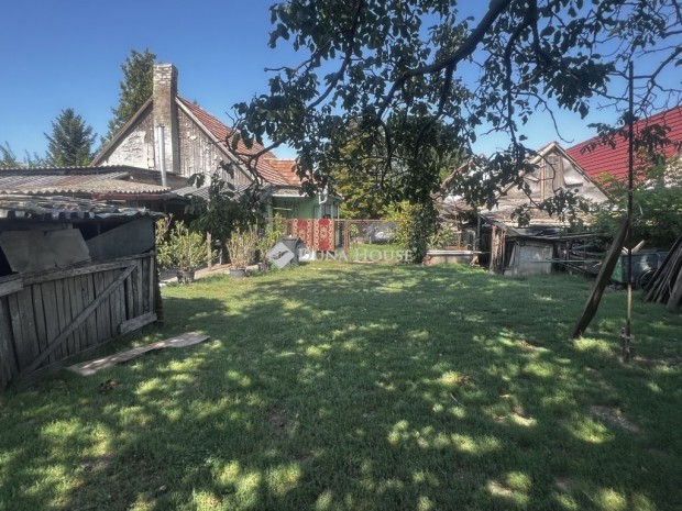 S�rosd csendes r�sz�n 80 nm-es csal�dih�z elad�