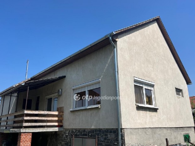 Sárosdi eladó 186 nm-es ház