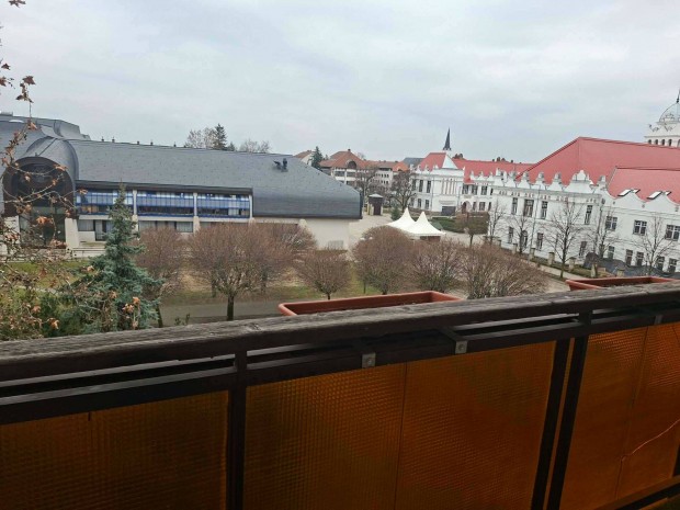 S�rospatak k�zpontj�ban 57m-es lak�s elad�