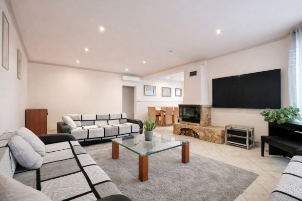 S�rszentmih�lyi elad� 216 nm-es h�z