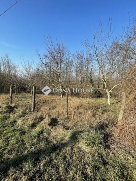 S�rv�ri 5415 nm-es telek elad�