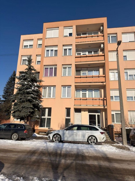 S�rv�ron j� �llapot�, azonnal bek�lt�zhet� lak�s elad�