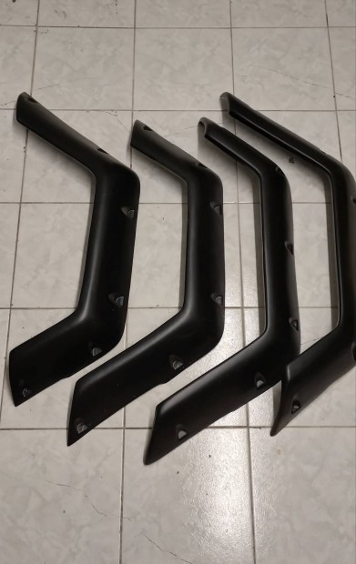 S�rv�d� sz�les�� garnit�ra (Puch G)