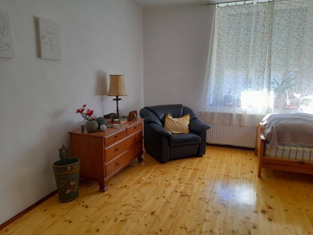 S�sd - H�rny�ken csal�dih�z elad�