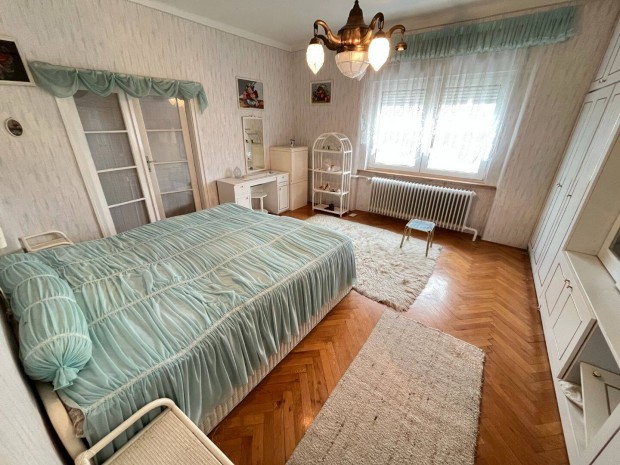 S�sdon, Csendes Utc�ban J� �llapot� Csal�di H�z Elad�