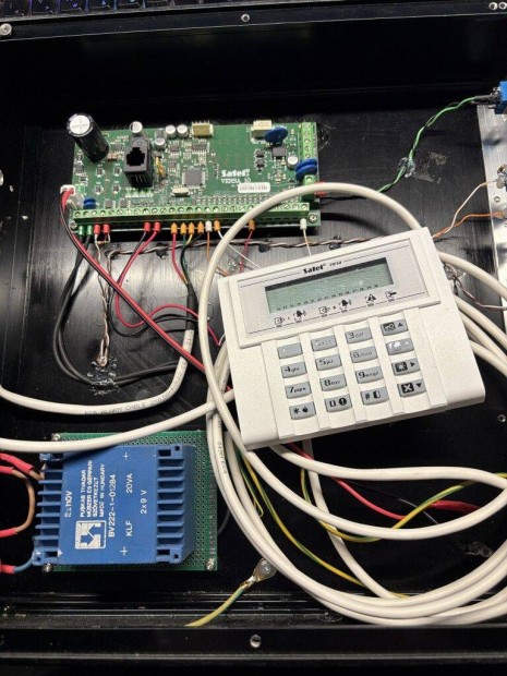 Satel Versa 10 riasztkzpont + LCD kezel + hz