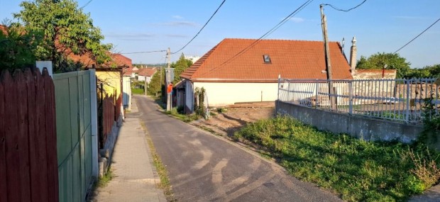 S�toralja�jhelyi 658 m2-es �p�t�si telek kit�n� k�rny�ken elad�