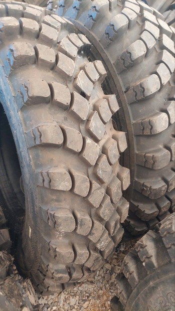 Satoya 12.00 R20 4 db gumiabroncs elad