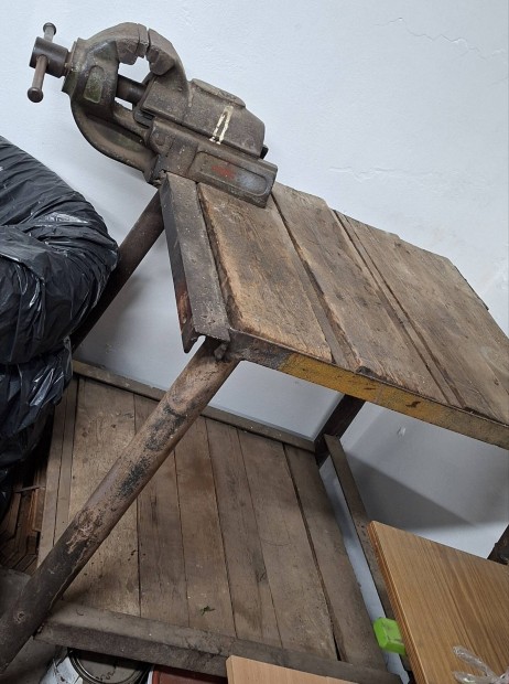 Satu 120-as asztallal.