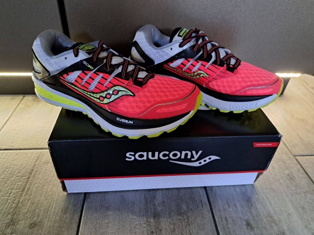 Saucony ni futcip