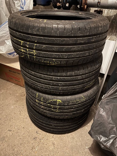 Sava nyri gumi 215/55 R17