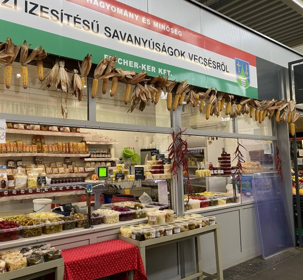 Savanyúságos bolti eladó