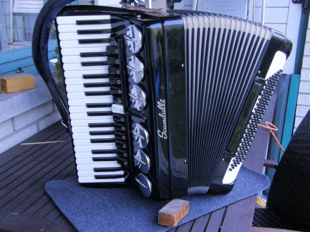 Scandalli profi olasz 120 b. harmonika tangóharmonika accordion