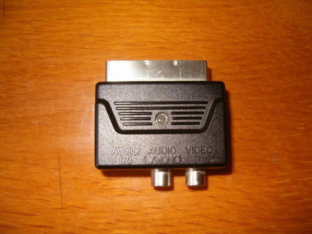 Scart RCA talakt adapter