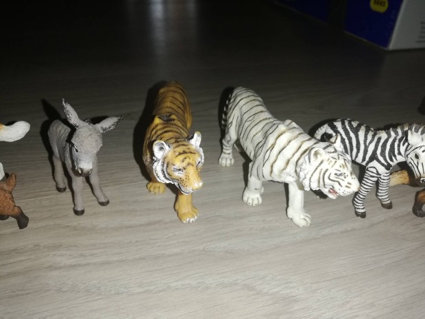 Schleich 9 db llatfigura (eredeti)