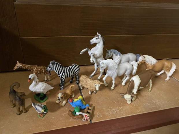 Schleich figurk egyben elad