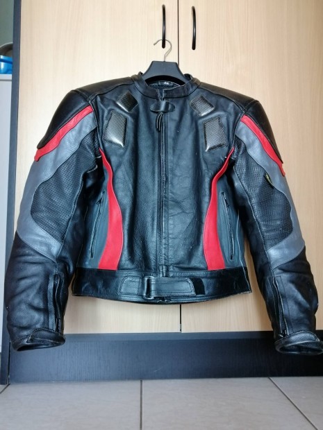 Schoeller motoros bőrdzseki S-es