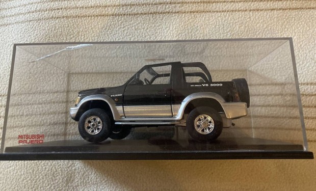 Schuco Mitsubishi Pajero V6 makett modell aut 