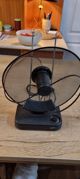 Schwaiger Typ8750 TV antenna és jelerősítő beltéri egység szobai