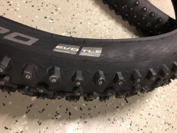 Schwalbe ice spiker pro kerkpr gumi gumikpeny j! 2db egyben!