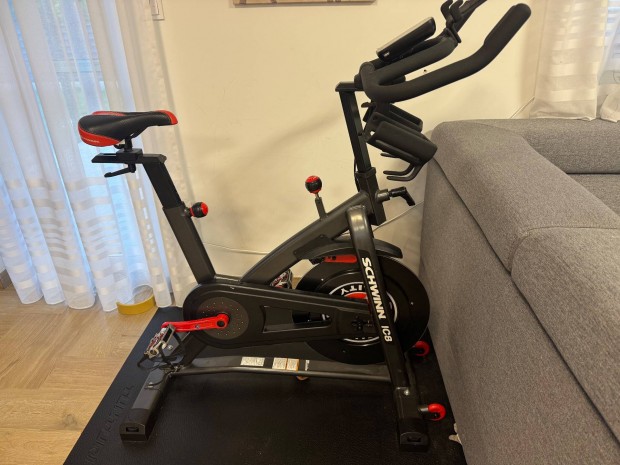 Schwinn IC 8 szobabicikli/szobakerékpár/spinning