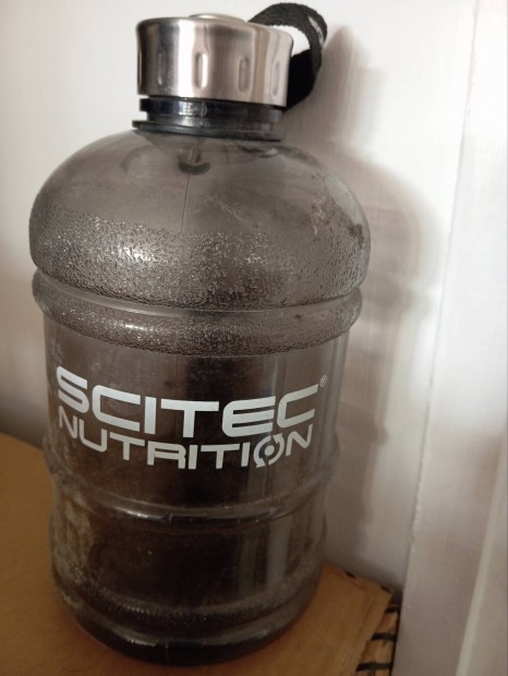 Scitec nutrition 1.89 L liter kulacs manyag hasznlt fogantyval