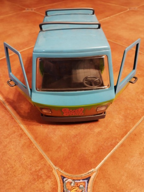 Scooby-Doo nagymret figurk s Mystery Machine aut