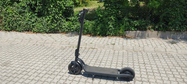 Scooter N05 Elektromos roller 350W