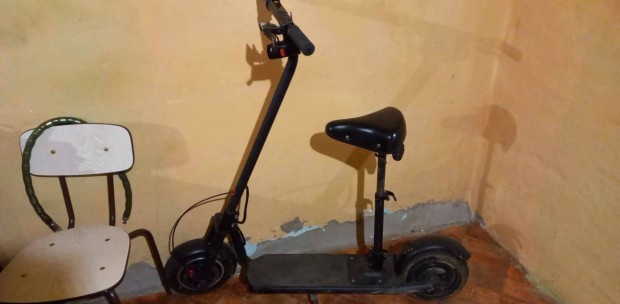 Scooter roller