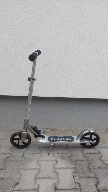 Scooter roller