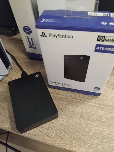 Seagate Playstation 5 PS5 PS4 4Tb hdd trhely GLS ingyen futrral