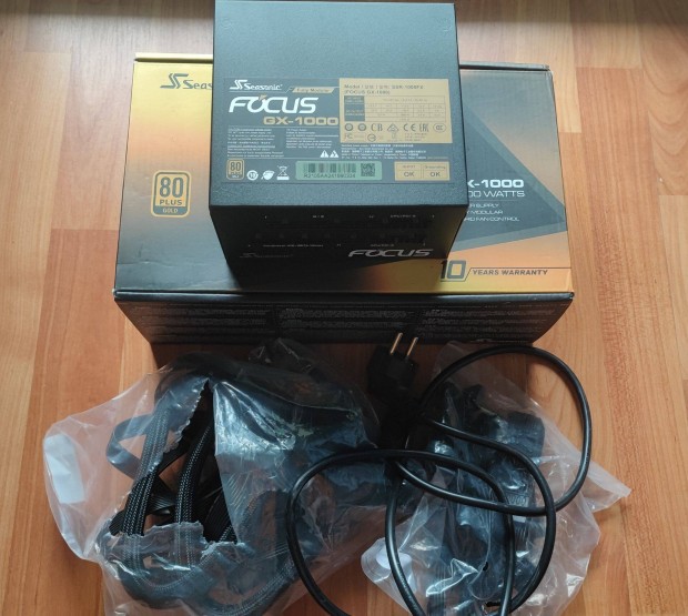 Seasonic Focus 1000W Gold Moduláris Tápegység