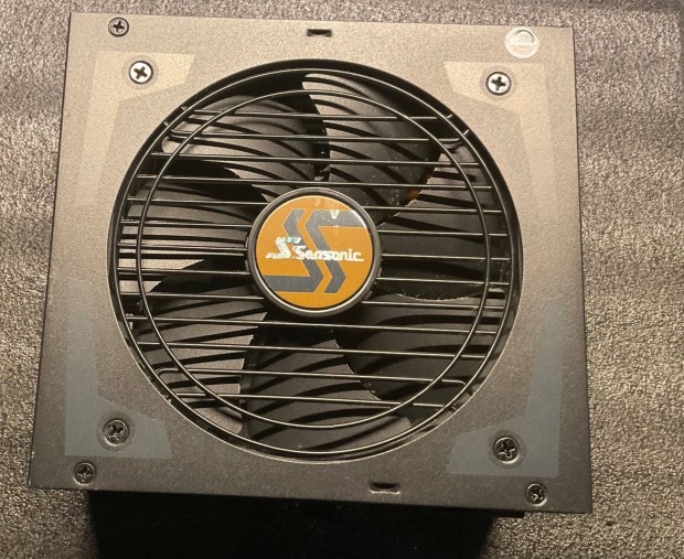 Seasonic Focus Gold+ 550 FX PC tápegység, kiváló állapotban