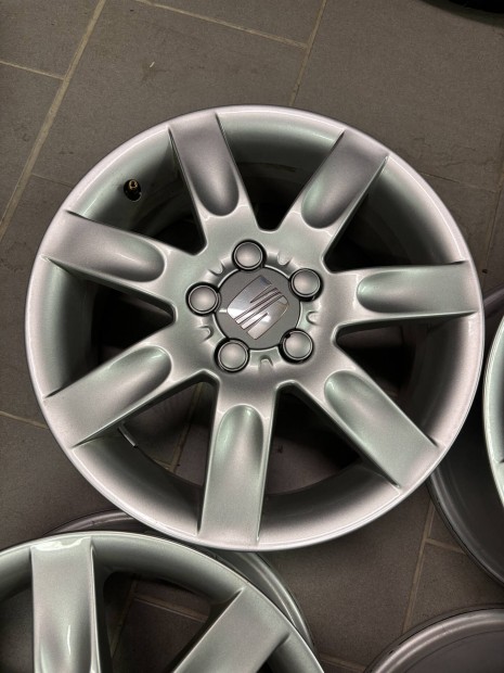 Seat 6x15 et43 5x100 gyari alufelni