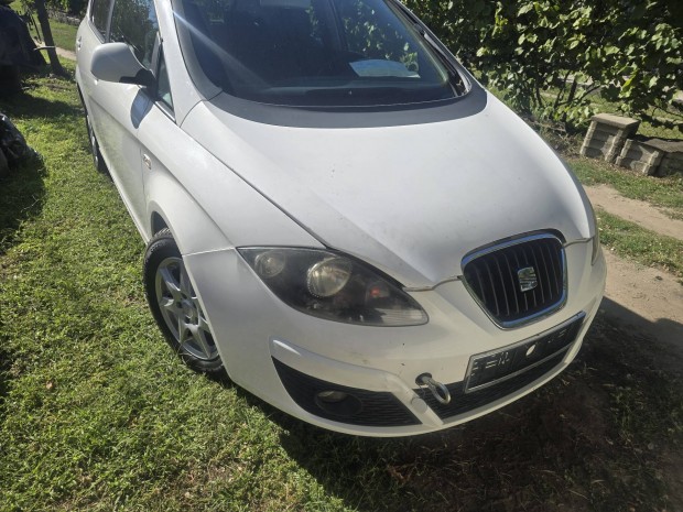 Seat Altea 5P 2011-es 1.6 cr alkatrészei eladók