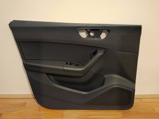 Seat Ateca 2023 ajtoburkolat barnitura