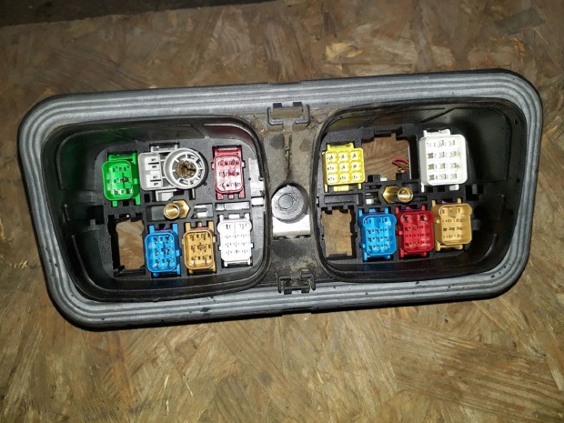 Seat Cordoba 02-08 Biztos�t�kt�bla / Rel� T�bla Burkolat