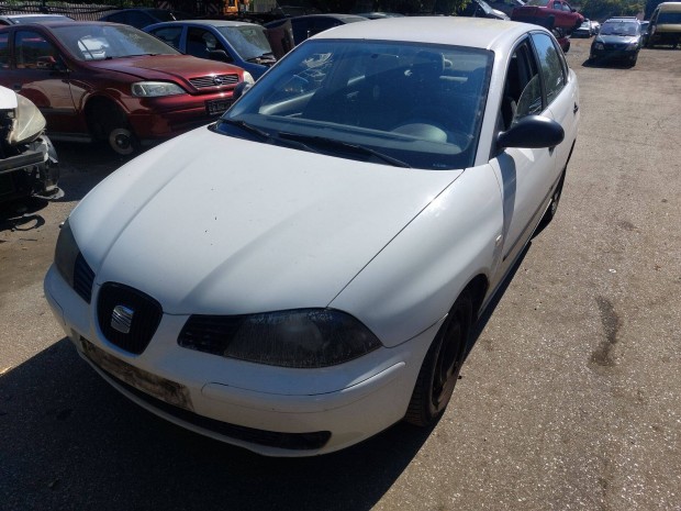 Seat Cordoba 6L karosszériaelemei fehér