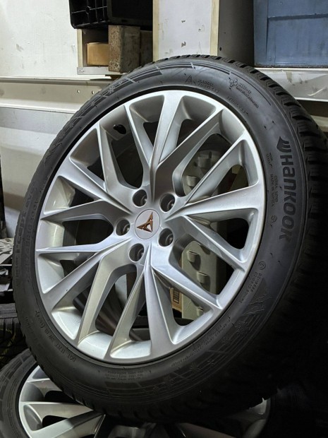 Seat Formentor gyári alufelni télikerék szett újszerű téligumikkal 18"