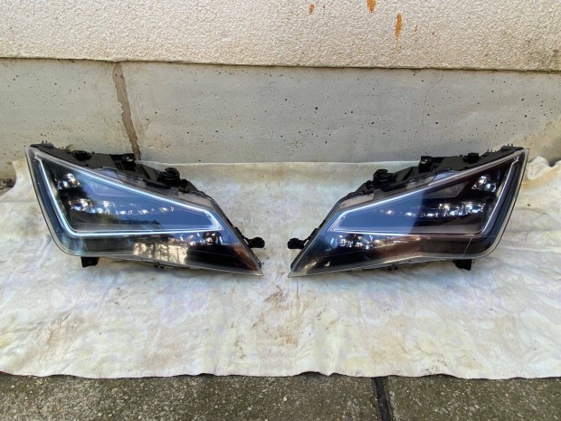 Seat Leon 2014 Első Fényszórók Használt Egyben Eladóak