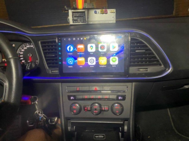 Seat Leon Carplay Multimédia GPS Rádió Tolatókamerával