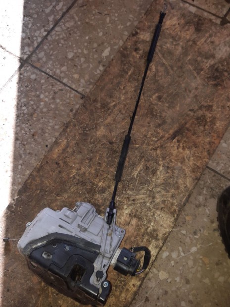 Seat Leon II Cupra Bal Els� Ajt� Z�rszerkezet + K�zpontiz�r Motor