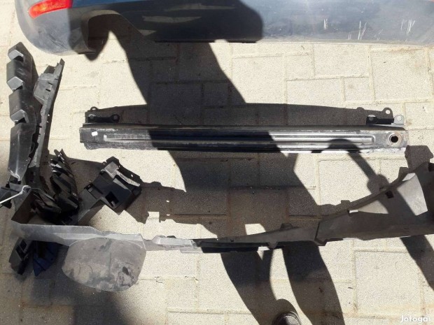 Seat Leon MK2 hátsó merevítő és tartó műanyagok és tartozékai