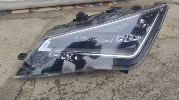 Seat Leon bal els� f�nyszor�